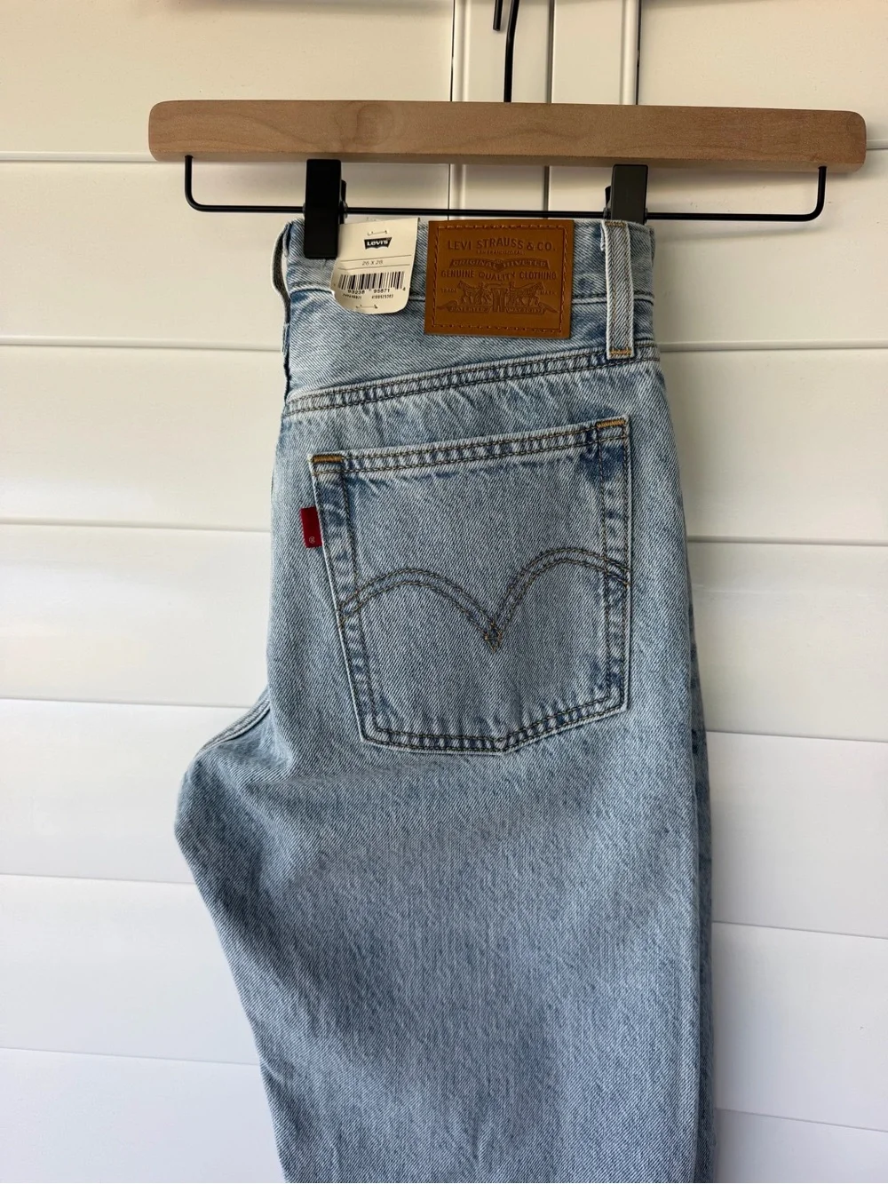 Levi's Light Wash Women's wedgie straight Jeans with Signature Back Pocket